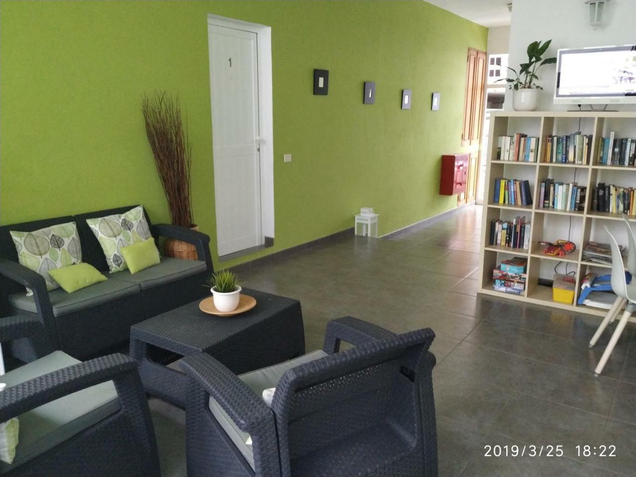 Apartamentos El Patio Los Llanos De Aridane Exterior photo